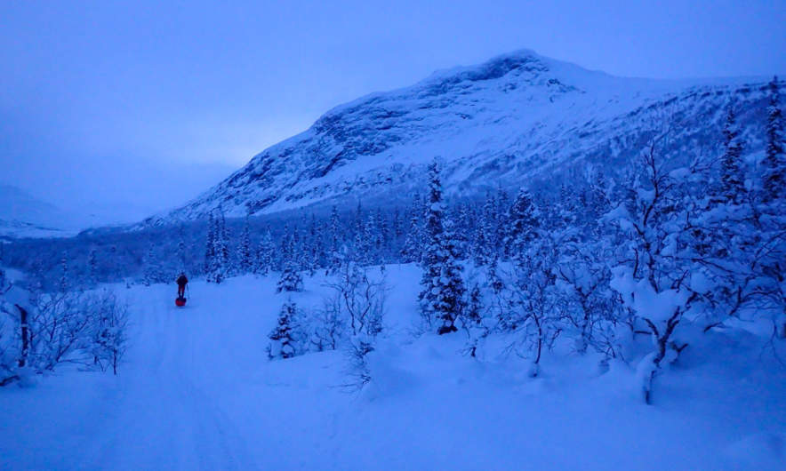 Me skiing along the Darrhaädno – photo: Jonas Balbasus