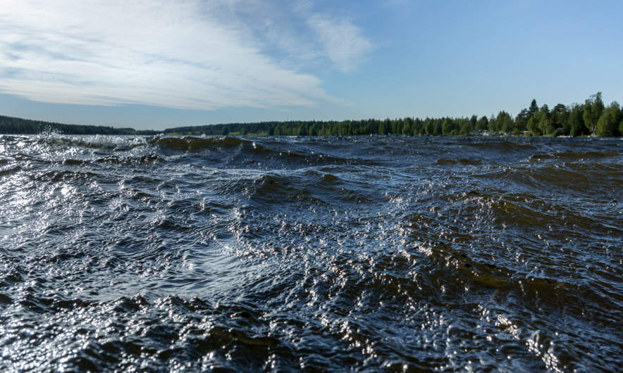 Waves on the lake Falkträsket