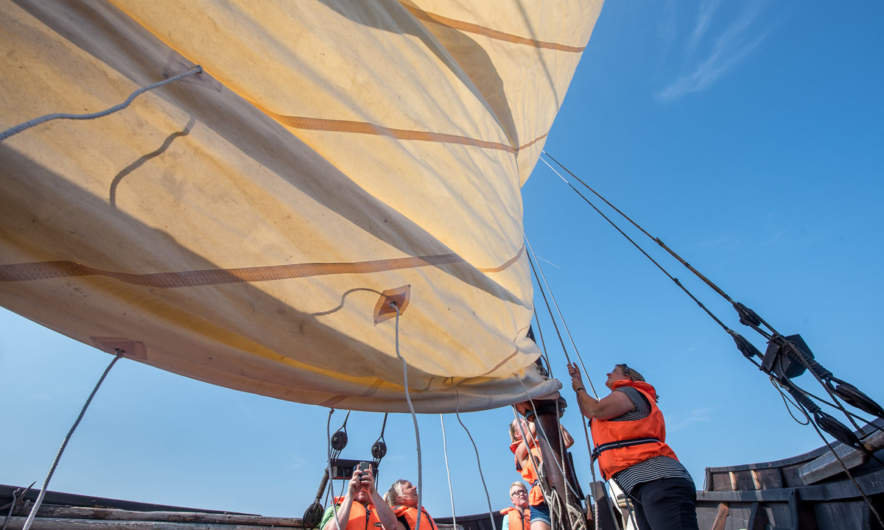 Annika hoisting up the main sail