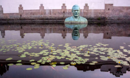 Statue in the river Viskan