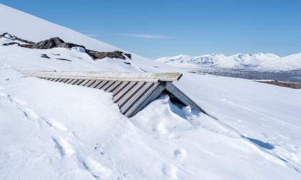 The cabin Steinbøhytta is still snowed in as well