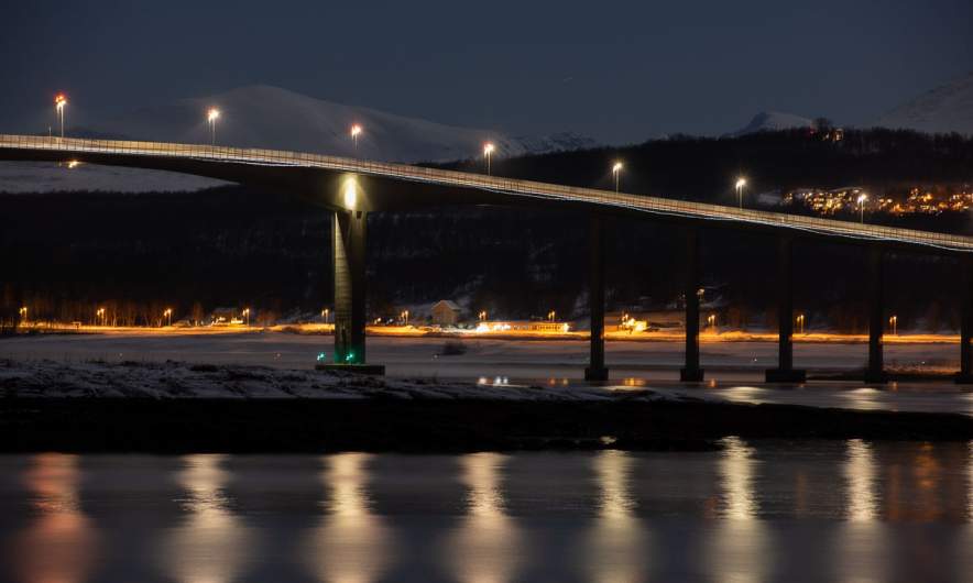 The bridge Sandnessundbrua connects Tromsøya with Kvaløya