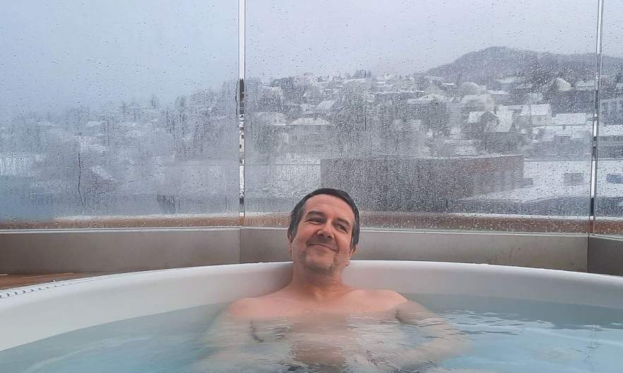 Enjoying the hot tub (Photo: Annika Kramer)
