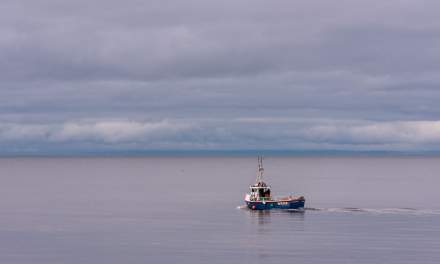 A boat is leaving Helmsdale