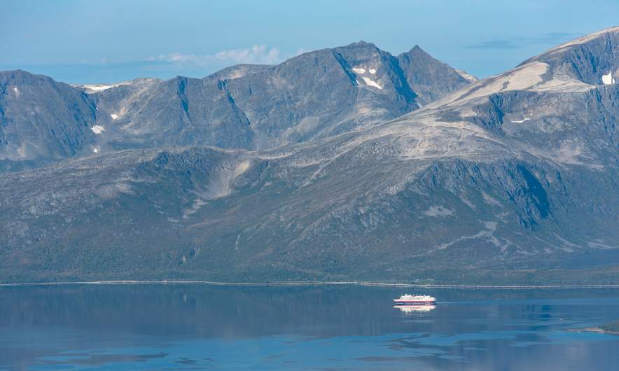 Hurtigruten on Grøtsundet