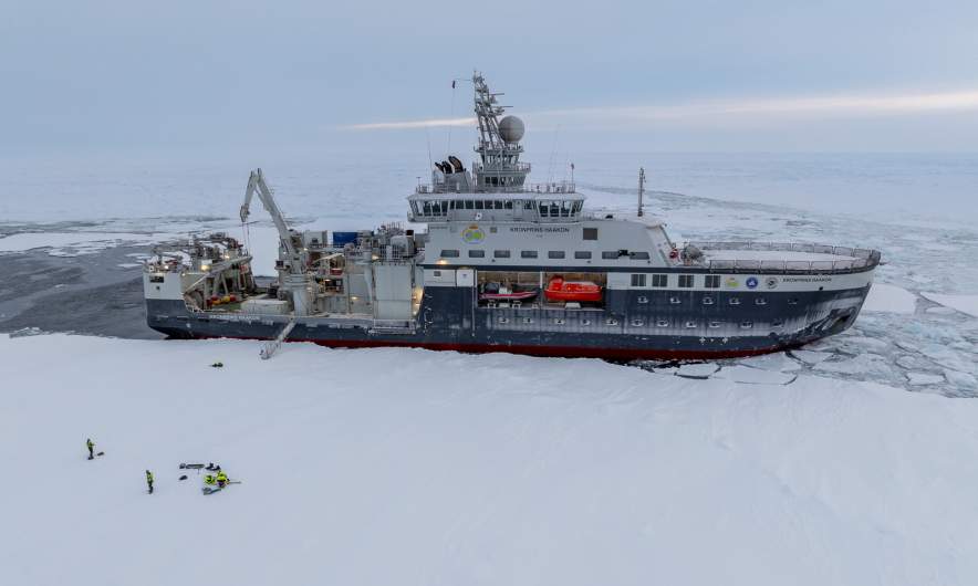 Ice Station on the starboard side of RV Kronprins Haakon