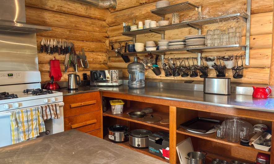Shunda Creek Wilderness Hostel – inside II